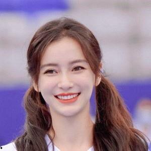 杨颖个人资料生活照,从青春校园到时尚达人